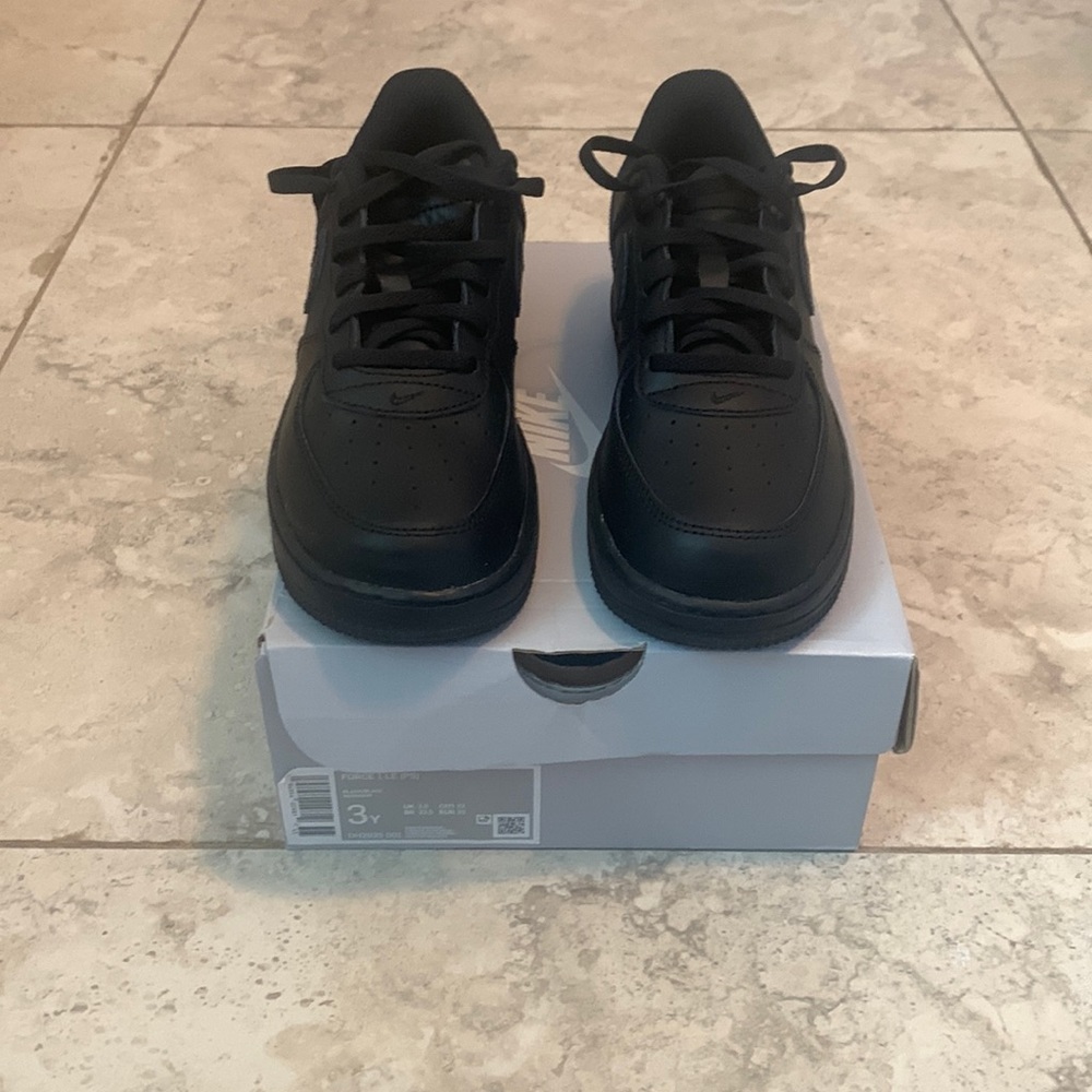 Nike Force 1 LE Never worn with box